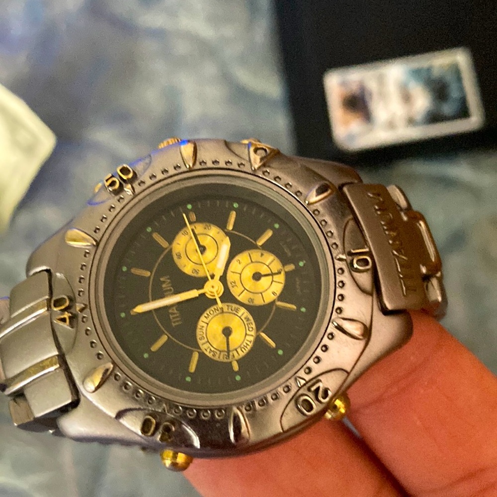 A good watch that has Silver and real gold on it
